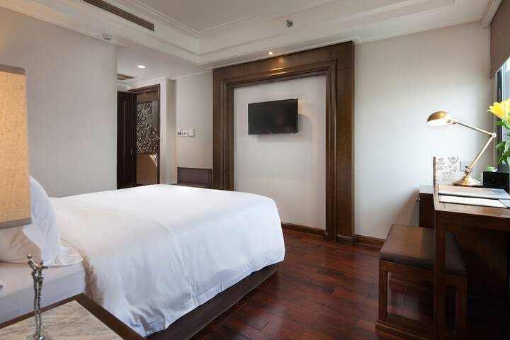 Room 5 of 52