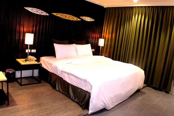 Room 2 of 49