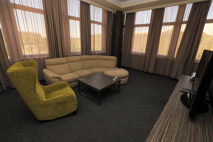 Room 5 of 62