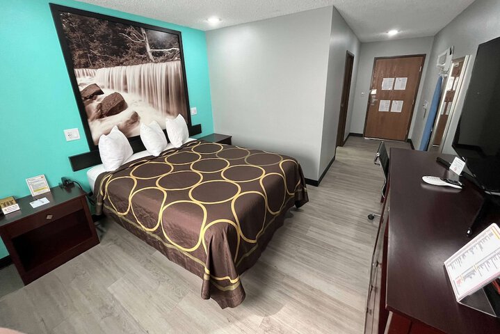 Room 11 of 35