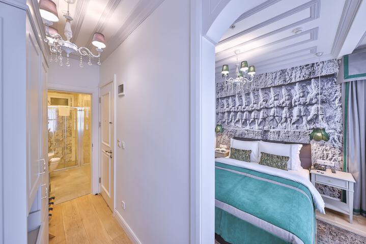 Room 6 of 42