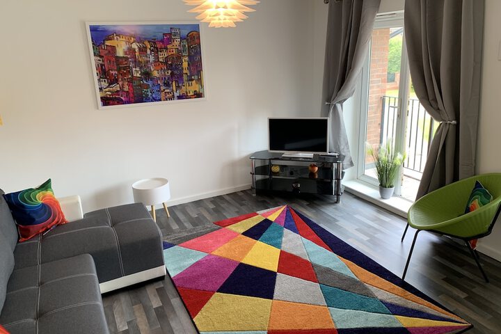 Lounge 43 of 84