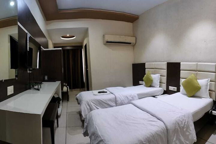 Room 8 of 24