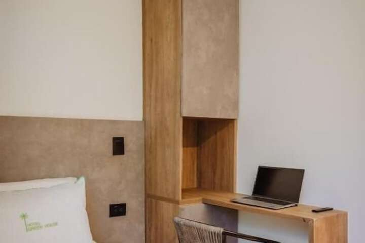 Room 12 of 91