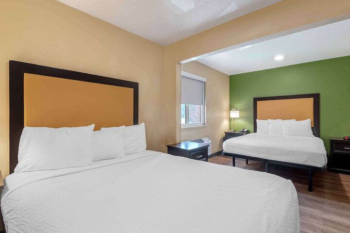 1 Queen Bed (5 of 14)