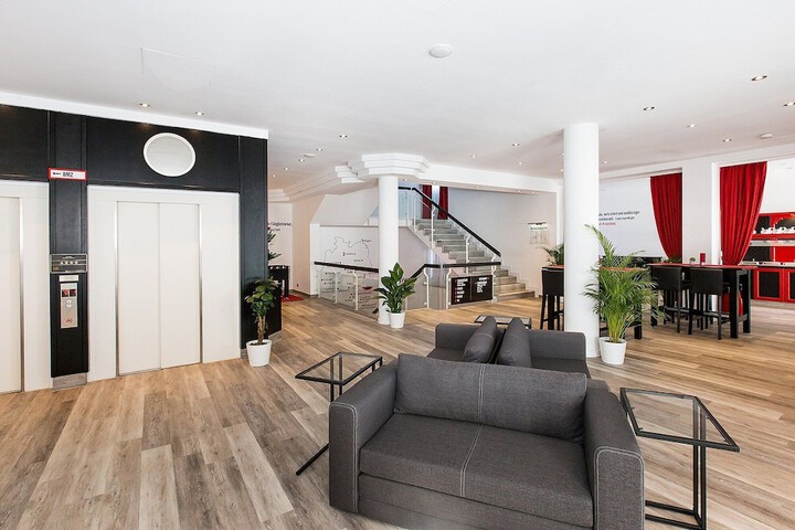 Entrance & Lobby
