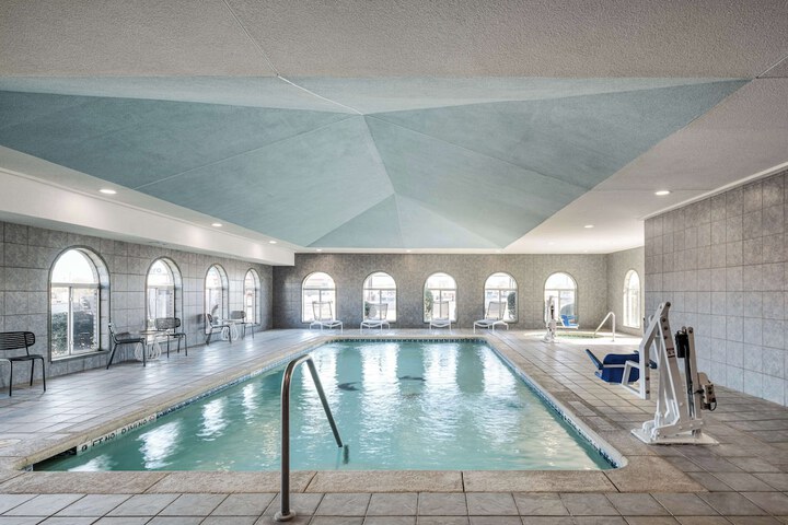 Pool image of Spark by Hilton Dumas