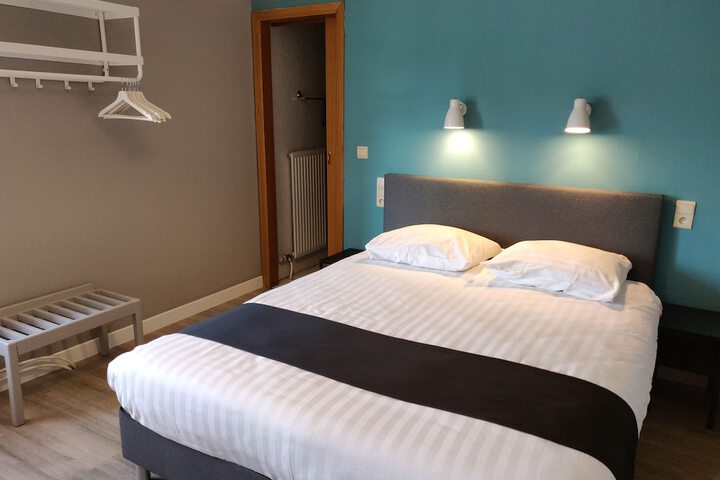 Room 2 of 37