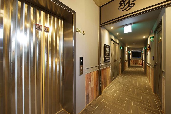 Ballroom/Hall 43 of 44