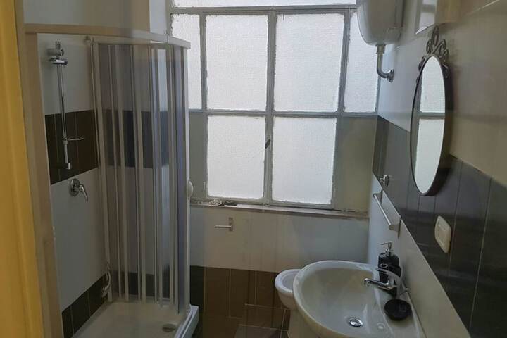 Room 4 of 17