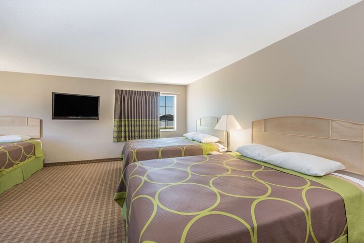 1 Queen Bed Accessible Room (4 of 10)