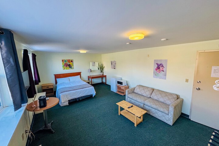 Room 9 of 13