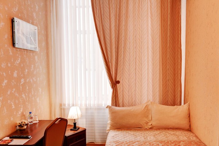 Room 10 of 50