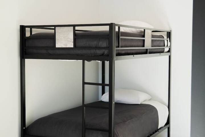 Room 32 of 104