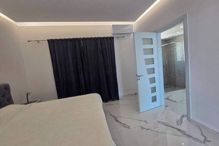 Room 11 of 48