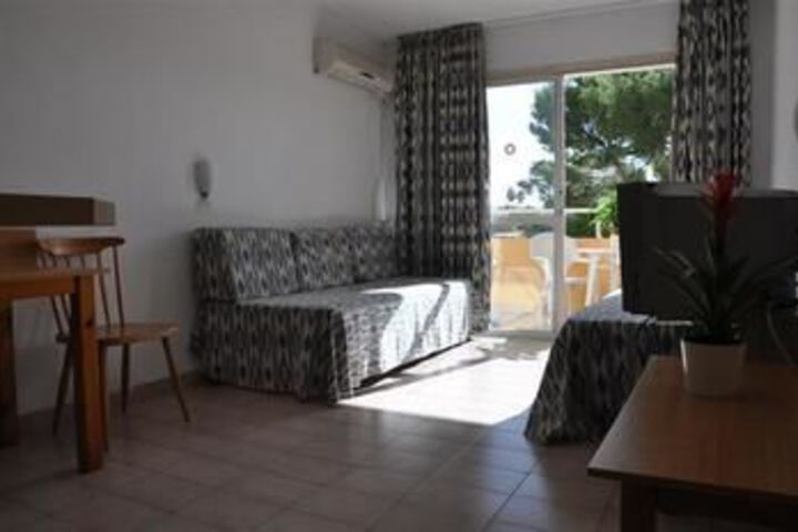 Room 7 of 28