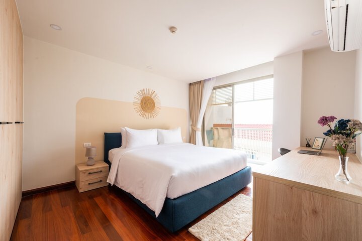 Room 9 of 33