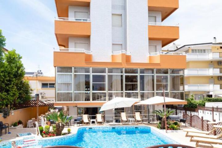 HOTEL BALTIC