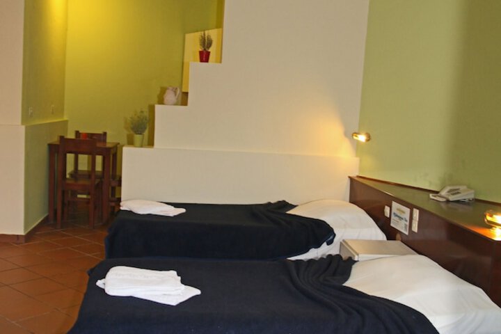 Room 19 of 106