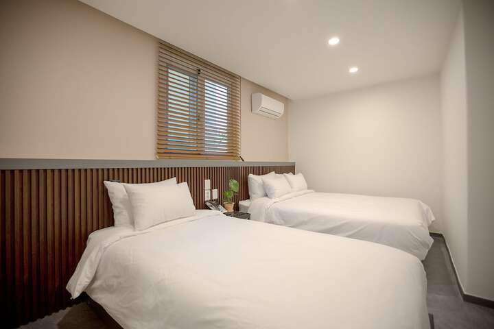 Room 14 of 40