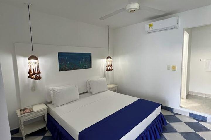 Room 3 of 27