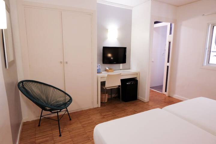 Room 15 of 109