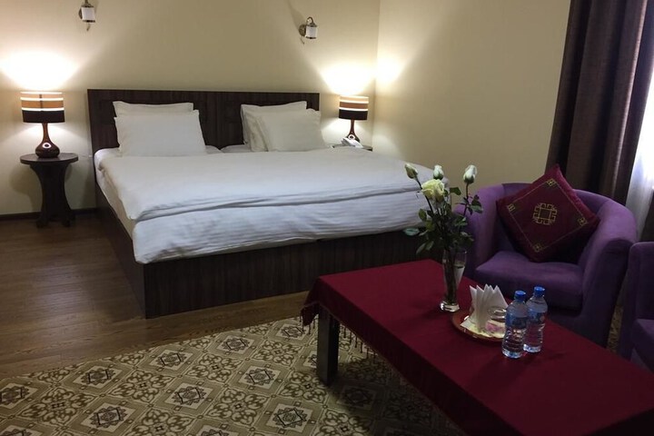 Room 6 of 46