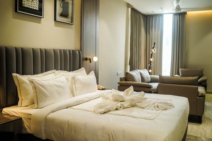 Room 4 of 16