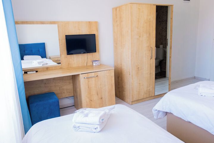 Room 9 of 24