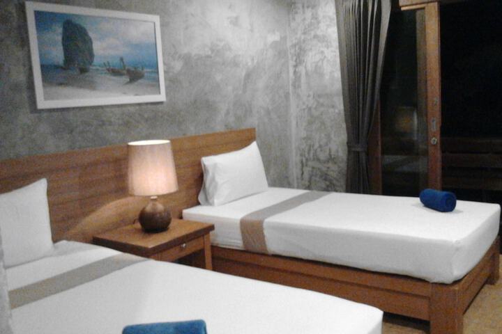 Room 6 of 66