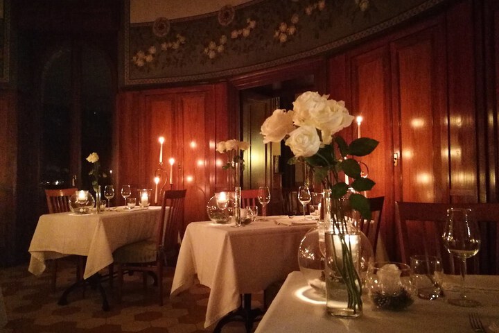 Dining 33 of 66