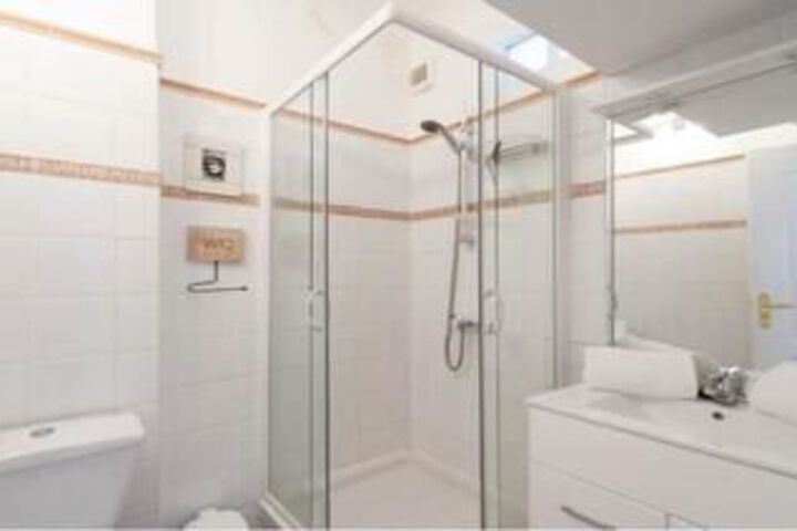 Room 2 of 17