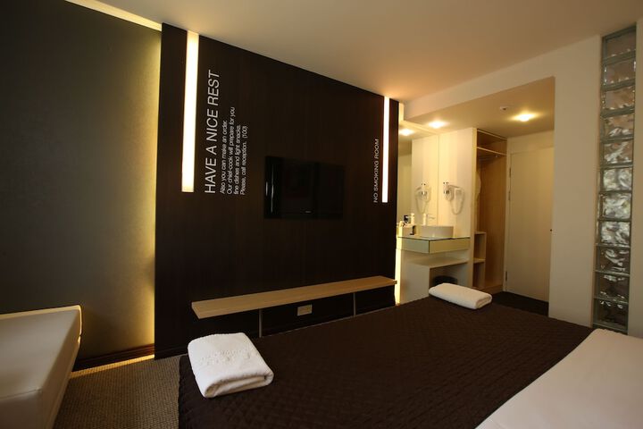 Room 9 of 60
