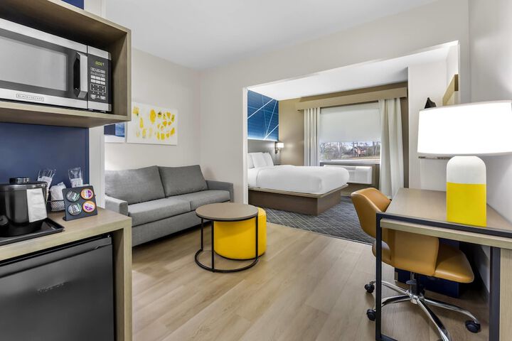 Room 28 of 64