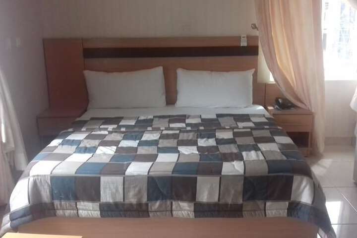 Room 7 of 10
