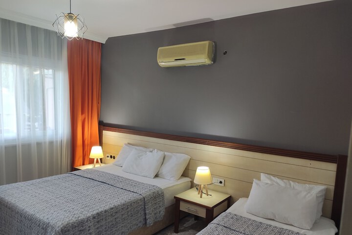 Room 5 of 33