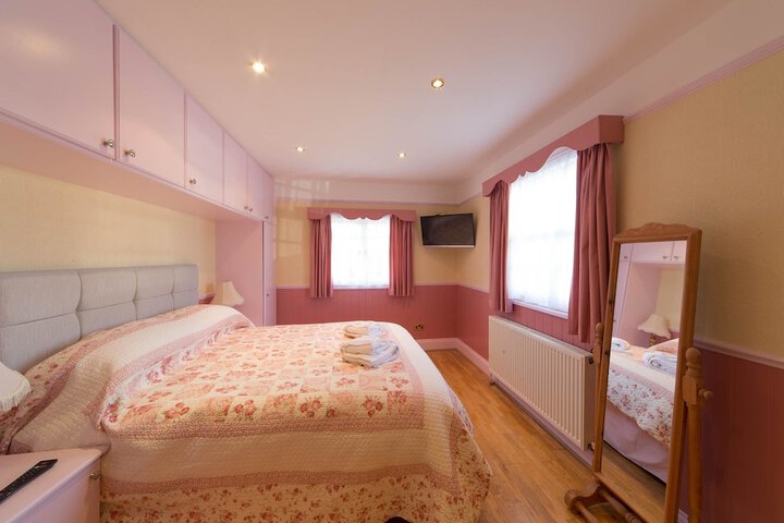 Room 3 of 150