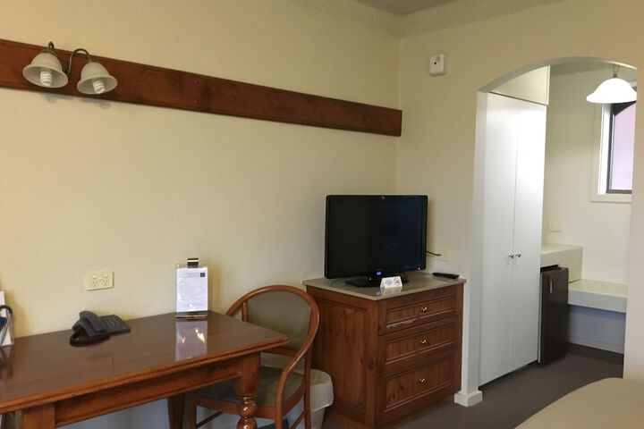 Room 13 of 32