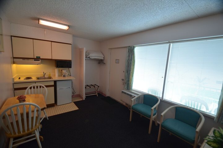 Room 9 of 34