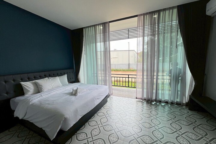 Room 6 of 23