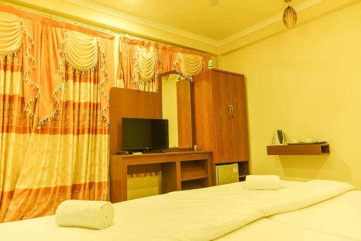 Room 8 of 12