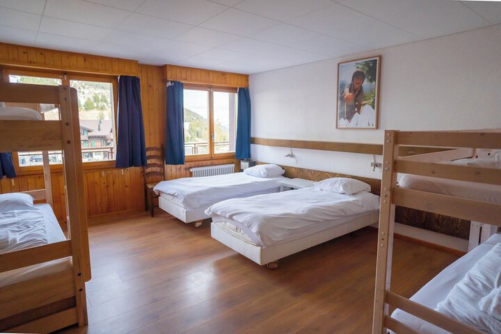 Room 8 of 10