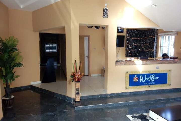 Westbro hotel and suites