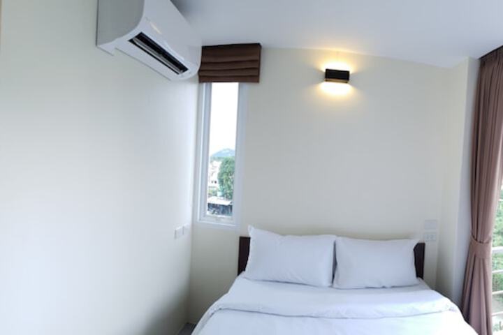 Room 11 of 36