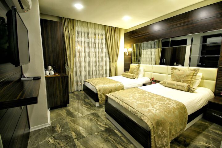 Room 8 of 50