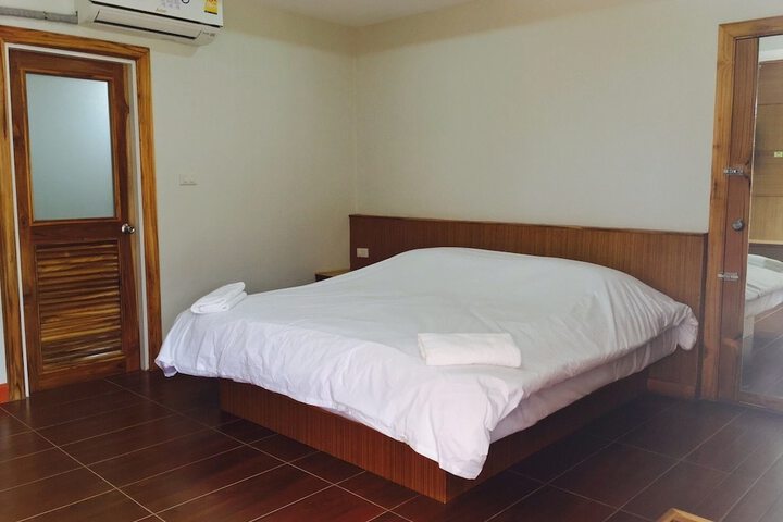 Room 4 of 34
