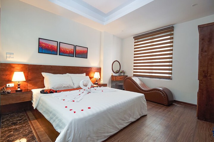 Room 9 of 25
