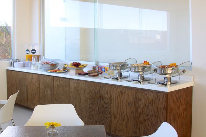 Breakfast/Coffee Service 26 of 54