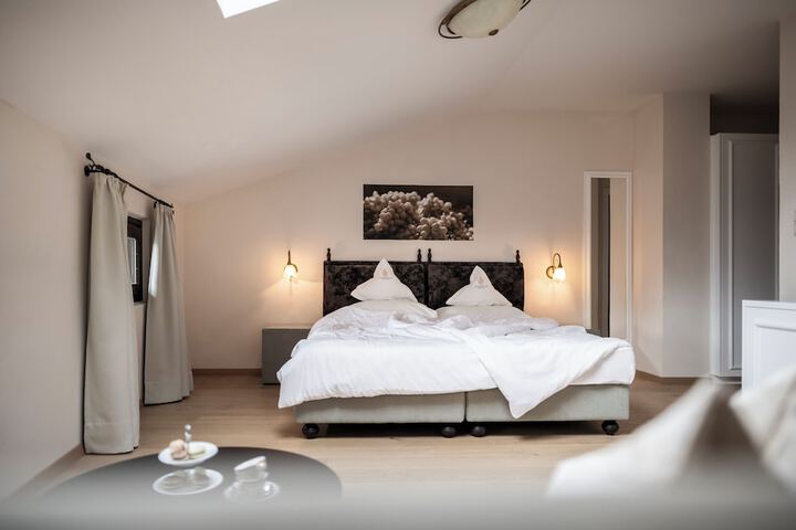 Room 3 of 89