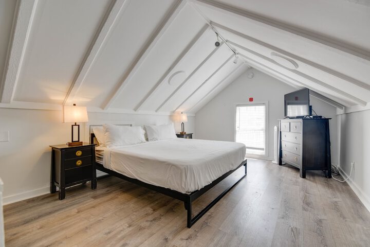 Room 19 of 33